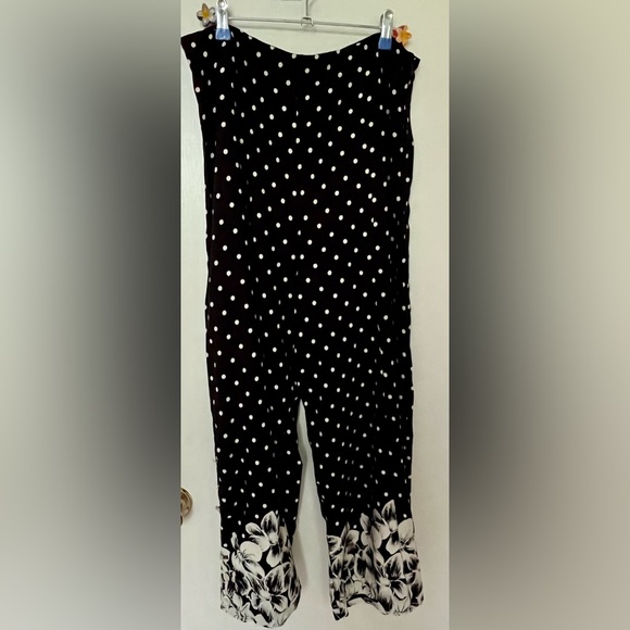 Pilcro wide-leg trousers, like new. A cute mix of polka dots and florals. - Picture 3 of 4